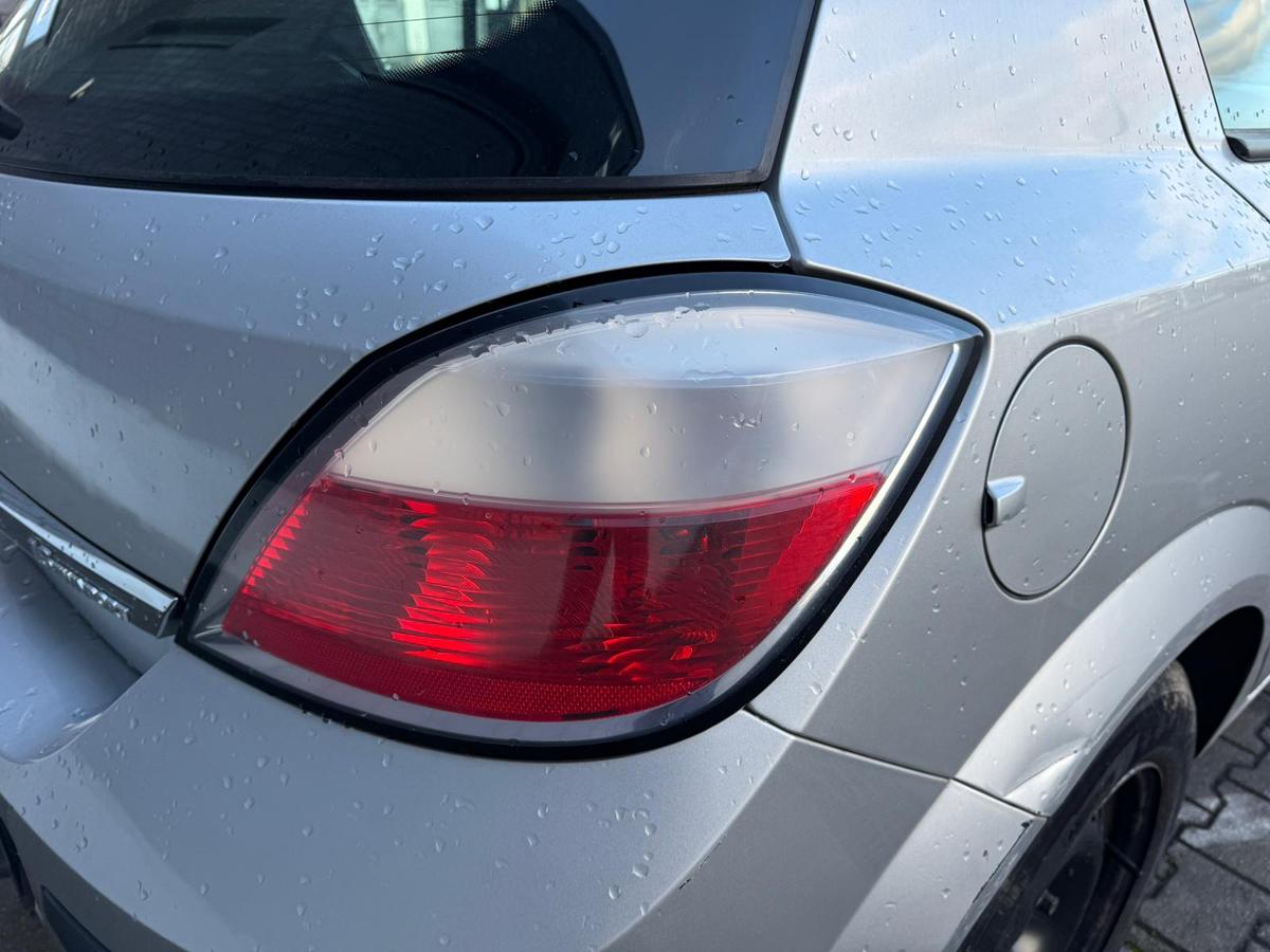 Opel Astra H original Rücklicht Rückleuchte rechts Fließheck Vorfacelift BJ04